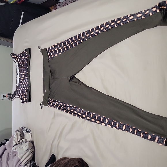 Geo Print Tank Top & Leggings - Picture 3 of 3